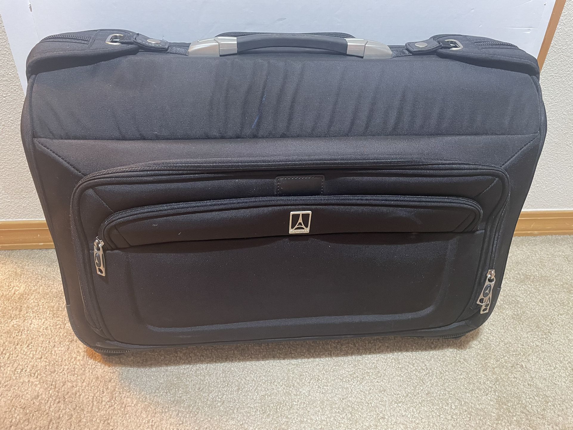 Travelpro Crew Versapack Carry on Rolling Garment Bag (Jet Black)