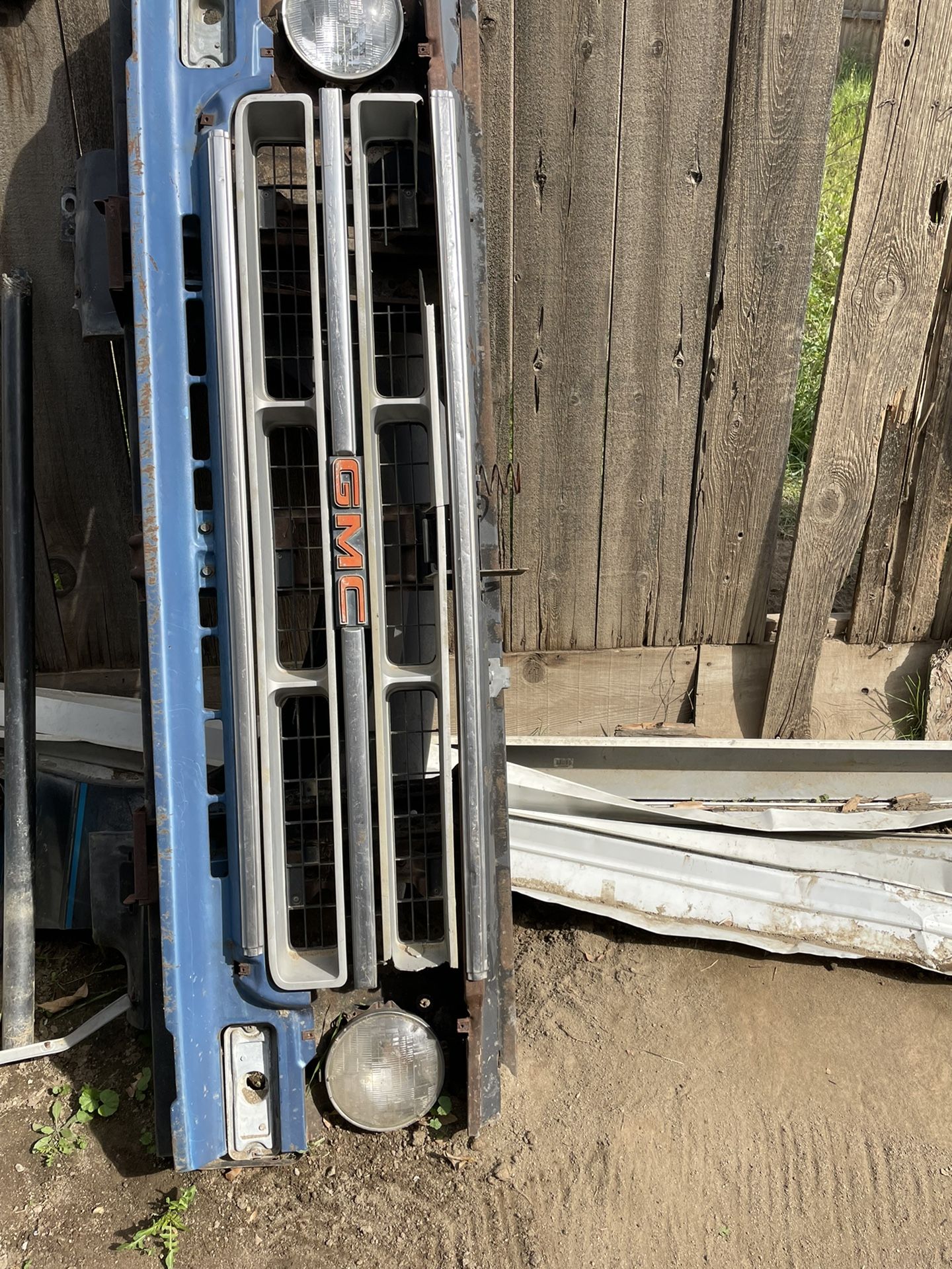1976 GMC C10 Grill And Front Clip