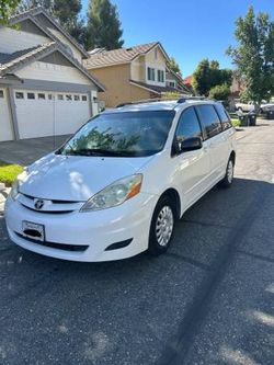 White 2010 Toyota sienna le awd mini van