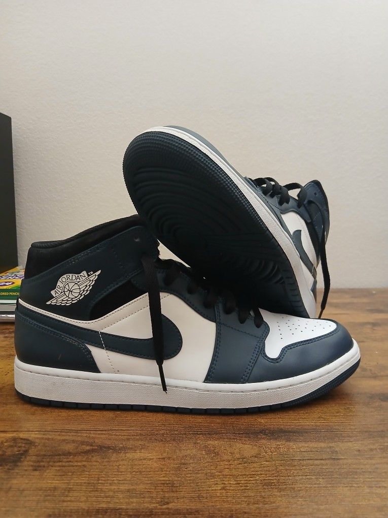 Jordan 1 Mid 