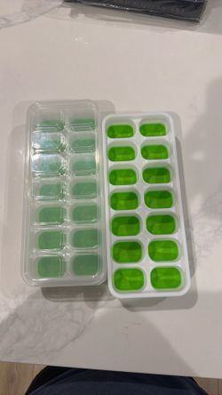 Set of 4 Ice Cube Trays with Lids