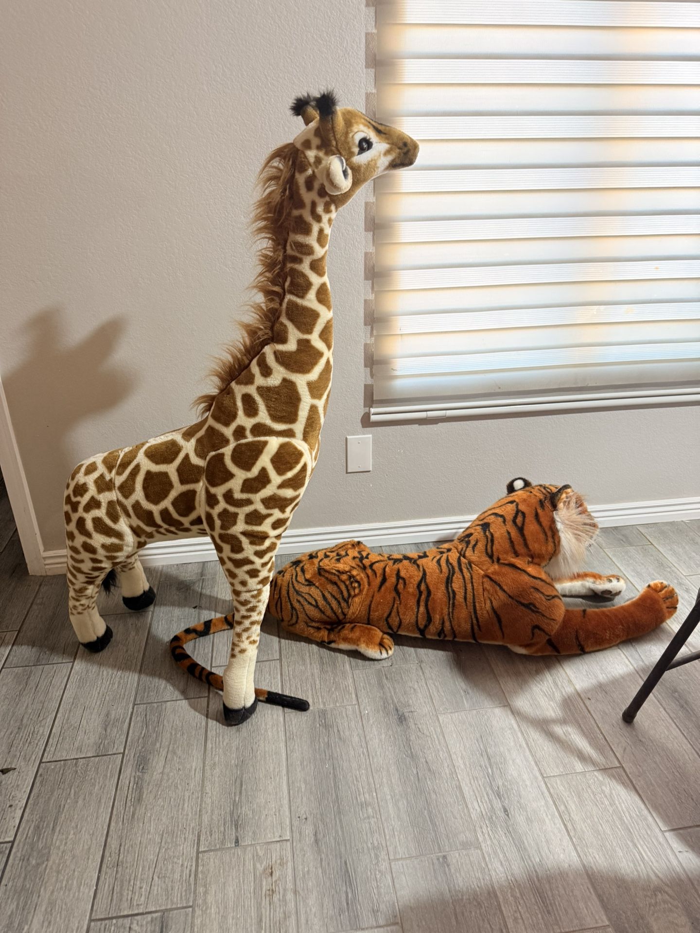 Stuffed Animals Giraffe And Tiger