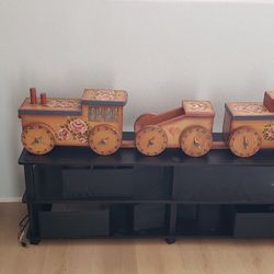 vintage train set 4ft beautiful rosemaling wooden set great shape 11" high, rolls 6/6/25 best offer