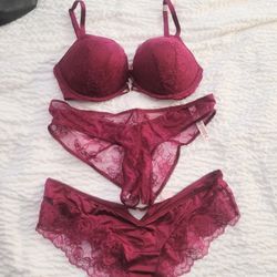 Victoria's Secret Bra & 2 Matching Panties 