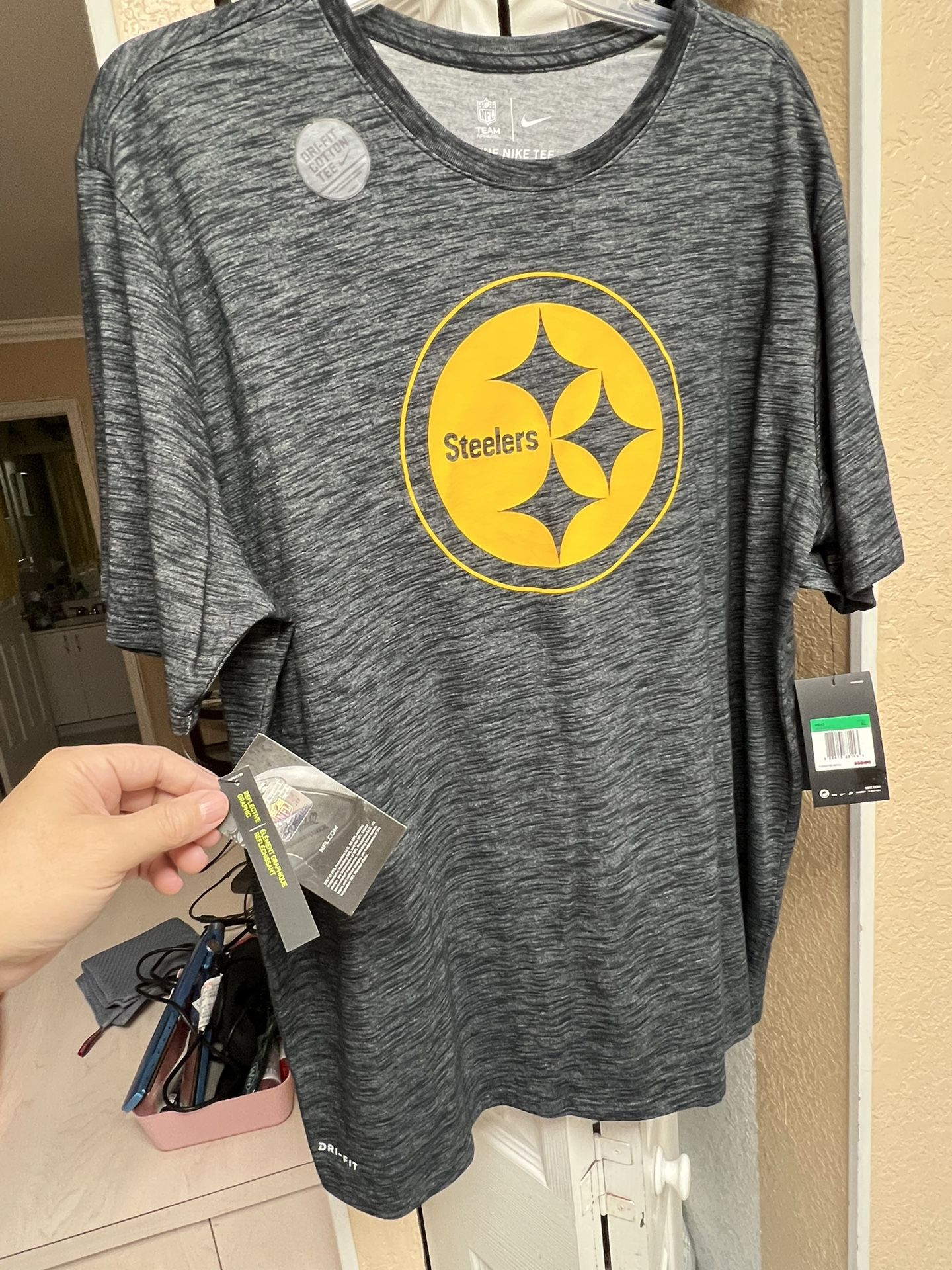 Steelers Nike Dri Fit T-shirt men’s XL with Reflective Logo $30 BRAND NEW with Tags