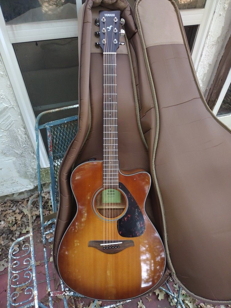Yamaha FSX800C Acoustic Electric Guitar + case