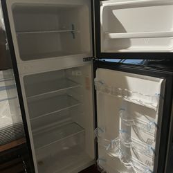 Mini Fridge (Brand : Magic Chef)