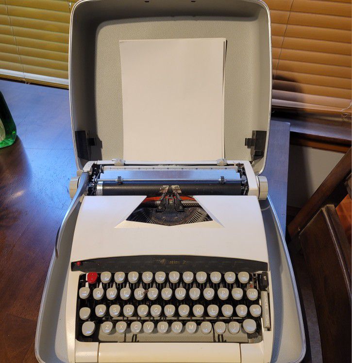 SEARS Vintage Collectors Citation 2 White Typewriter 