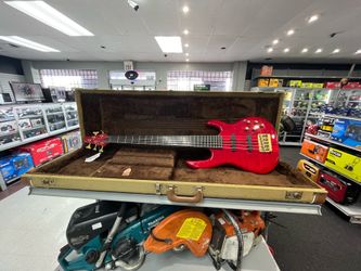 (74067) CARVIN BASS GUITAR