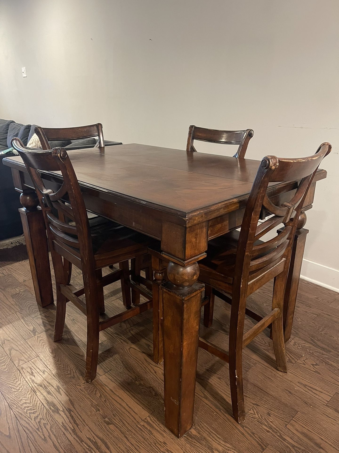 Extendable Hard Wood Dining Table With 4 Seats
