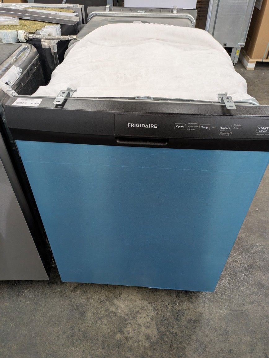 Frigidaire FFCD2413US
24 Inch Full Console Dishwasher with 14 Place Setting