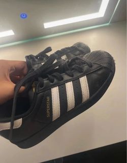 Addias superstar shoes