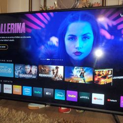 55" Vizio chromcast smart tv streaming apps 4k v serie basically new less than 3 months.  Great quality pic no scratch.  Still have the tag 