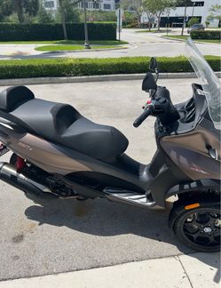Piaggio MP3 500 scooter