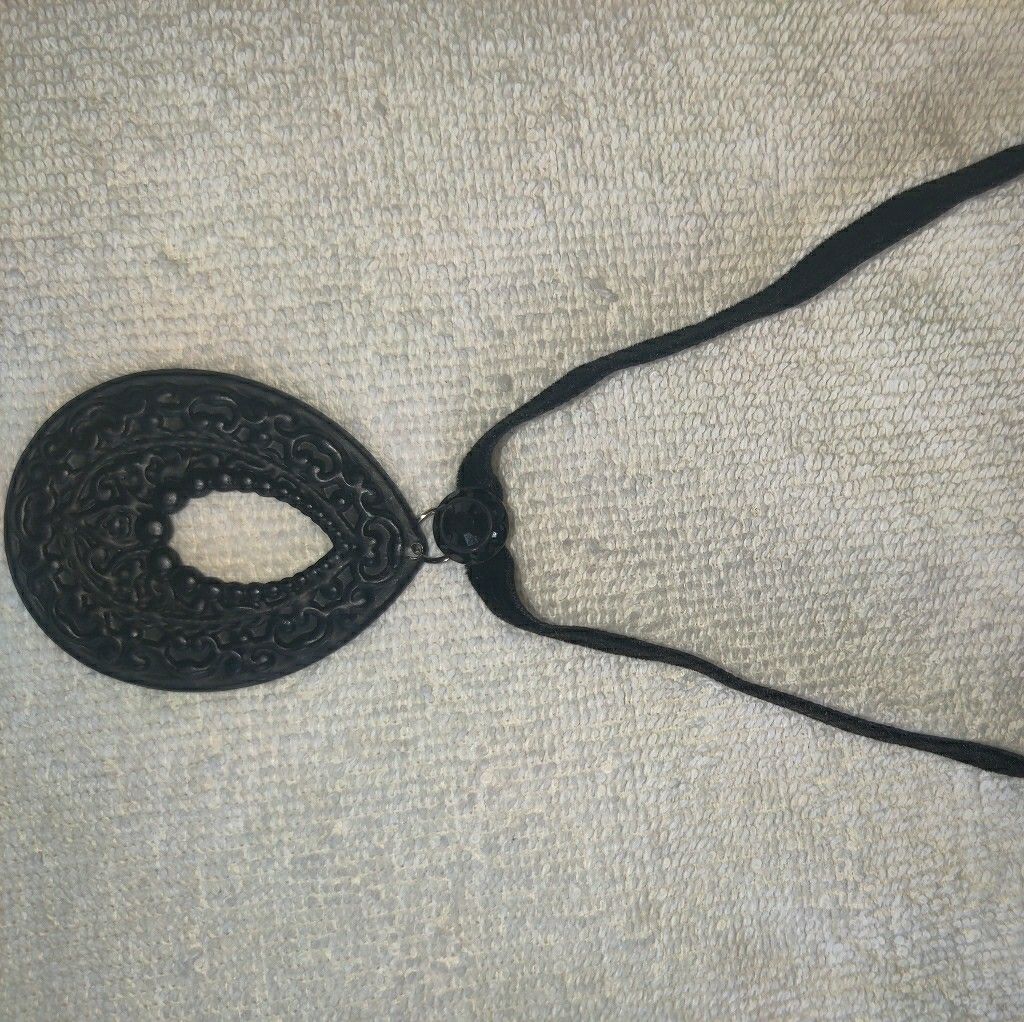 Women's black choker necklace