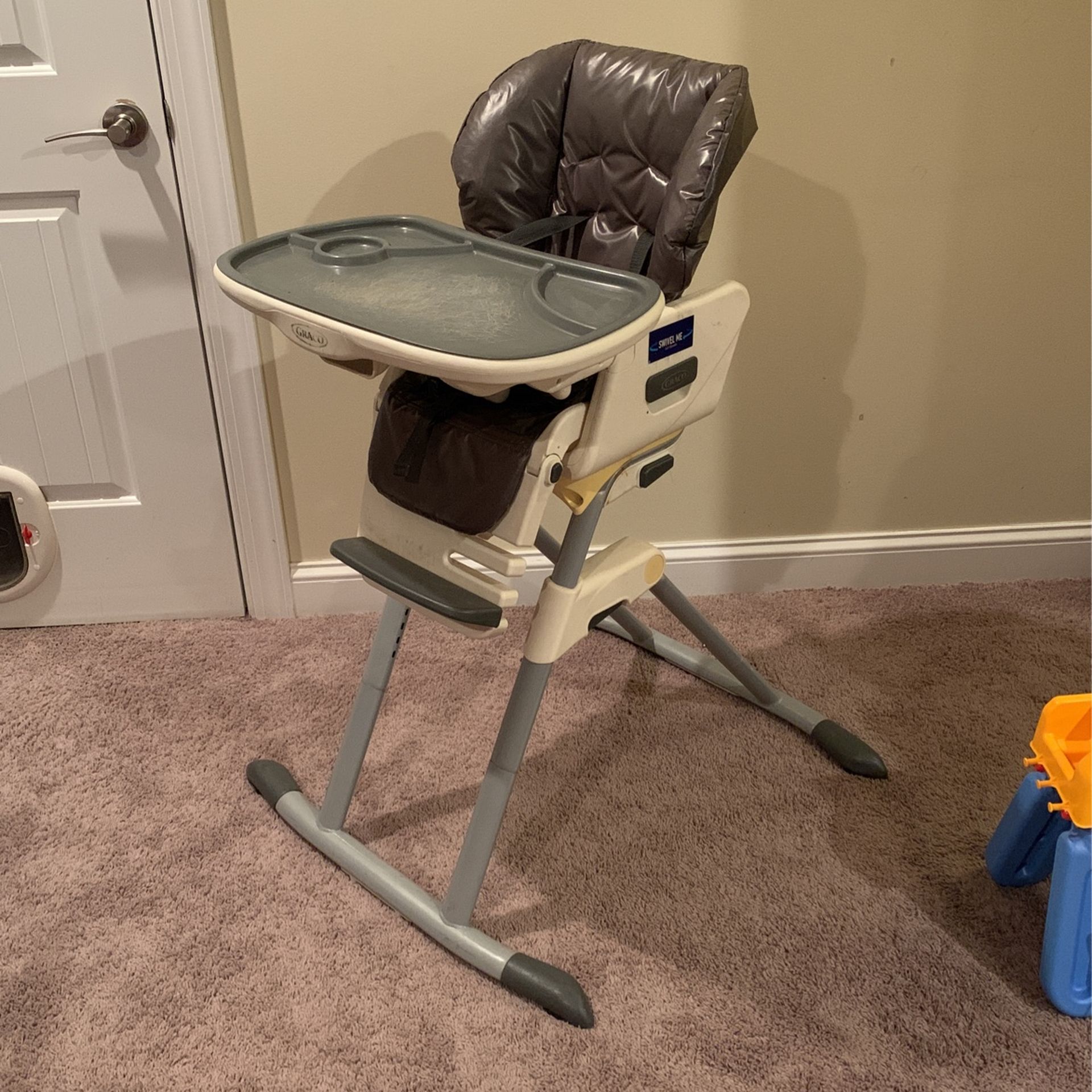 Graco Swivel High Chair for Sale in Dallas, PA OfferUp