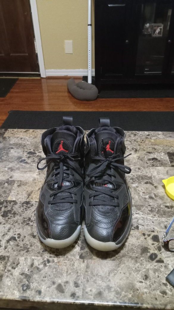 Black & Red Men's Jordan's Size 12