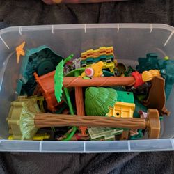 Jungle Toys Lot