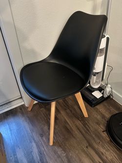 4 Black dining table chairs