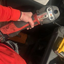 Milwaukee M12 12-Volt Lithium-Ion Force Logic Cordless Press Too