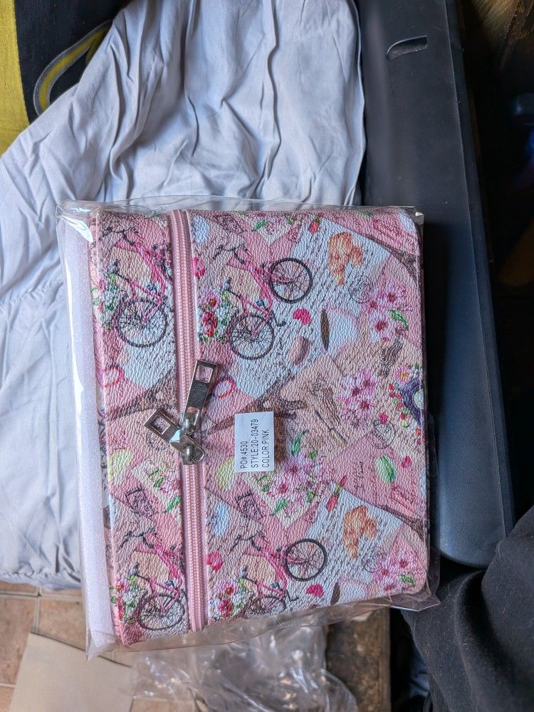 Make Up Bags And Purses I Have 150 Pieces For 300_$