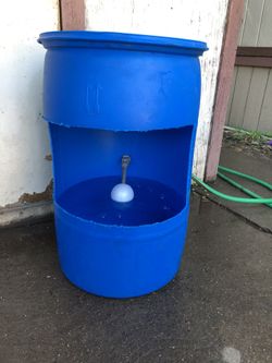 Drinkers for animals bebederos con flotador