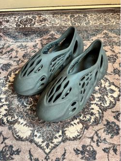 Onyx/Black foam runners size 12