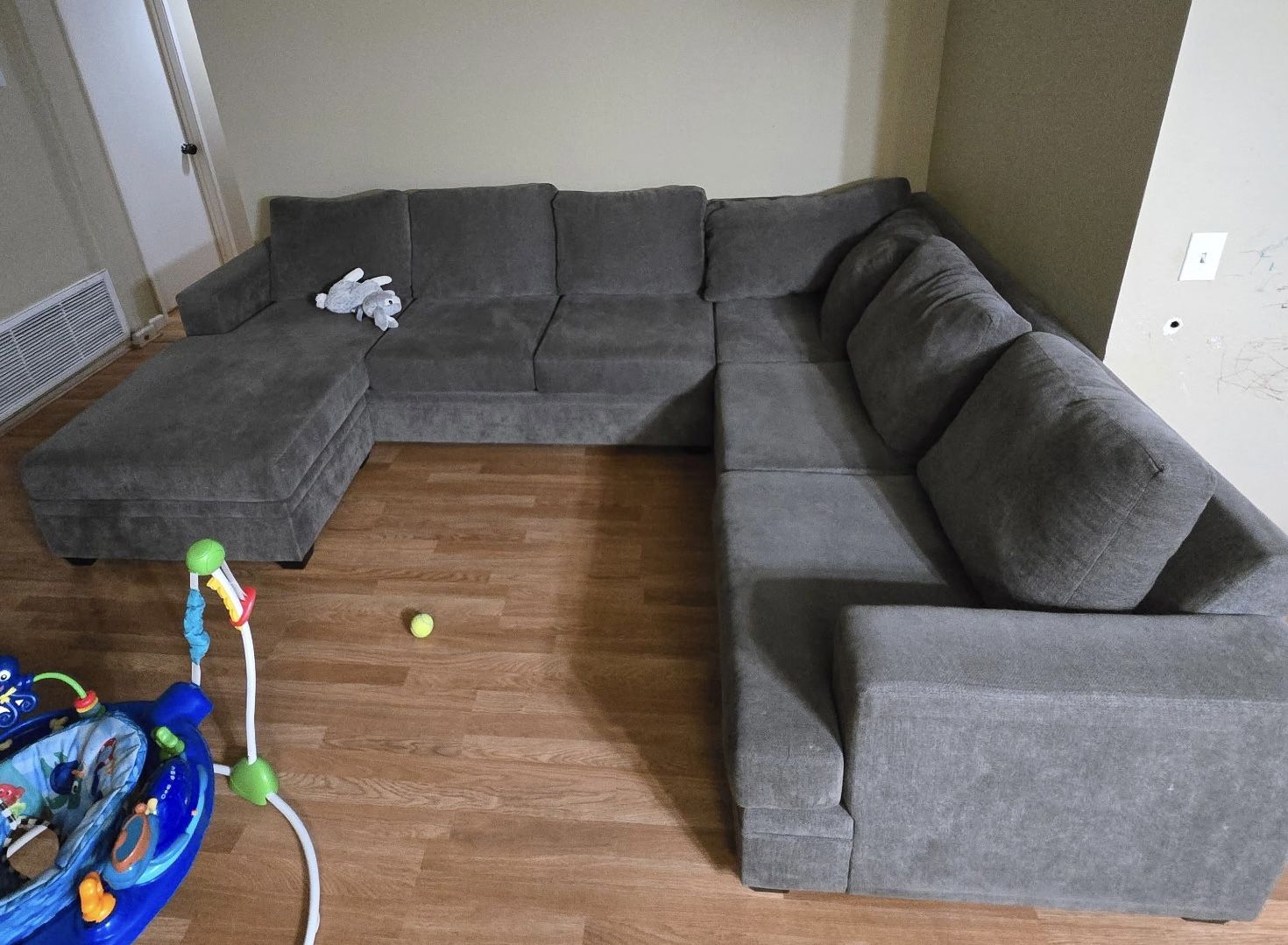 Sectional Sofa With Chaise