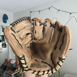 Wilson Baseball Glove A1000 G4 Series Right Hand Throw used  11.5 Inch