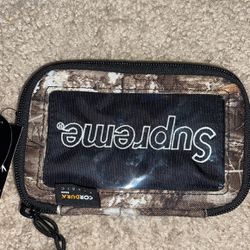 100% Authentic Supreme Wallet New Clear Camo 
