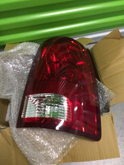 Tail Light ( Passenger Side ) Dodge Ram 1500