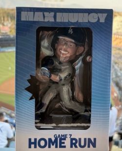 MAX MUNCY GAME 7 HR bobblehead