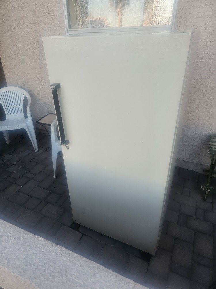 Upright FREEZER