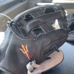 Louisville Slugger Softball Glove