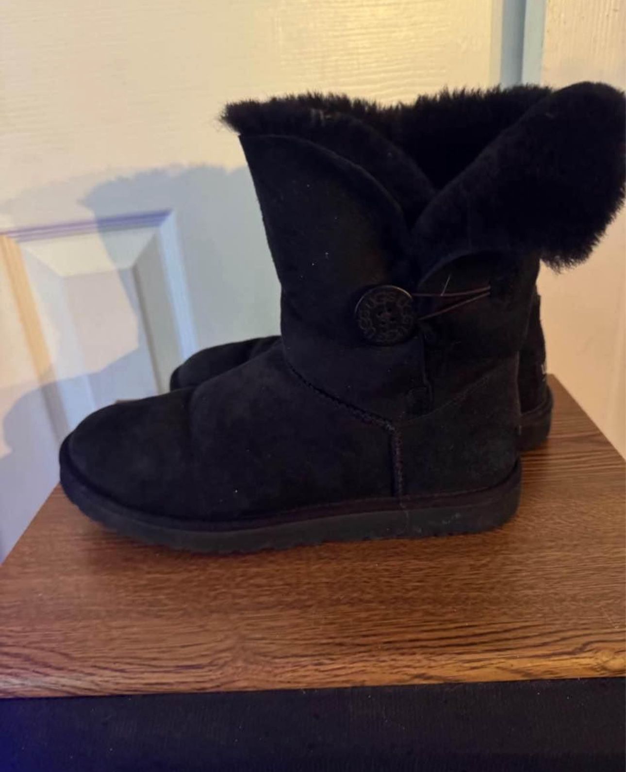 Bailey Button Uggs Size 8w