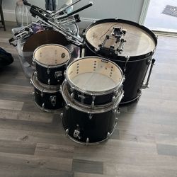 drum set ~ NOT FREE, TAKING OFFERS