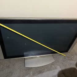 3 TVs. 1 Plasma Hitachi. 1 NEC Crazy Giant Monitor. 1 Samsung
