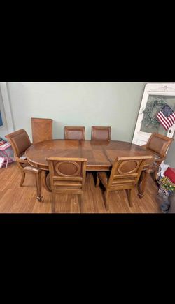 Vintage Bernhardt Dining Set: Table, 6 chairs, 2 Leaves  $200 OBO