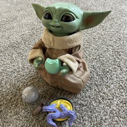 STAR WARS The Mandalorian Galactic Snackin' Grogu Animatronic Toy with Over 40 Sound and Motion Combinations, Interactive Toys