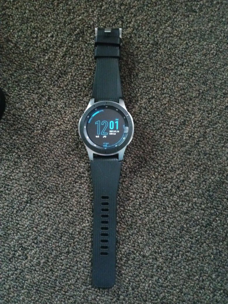 Samsung Smart Watch In Very Good Condition.