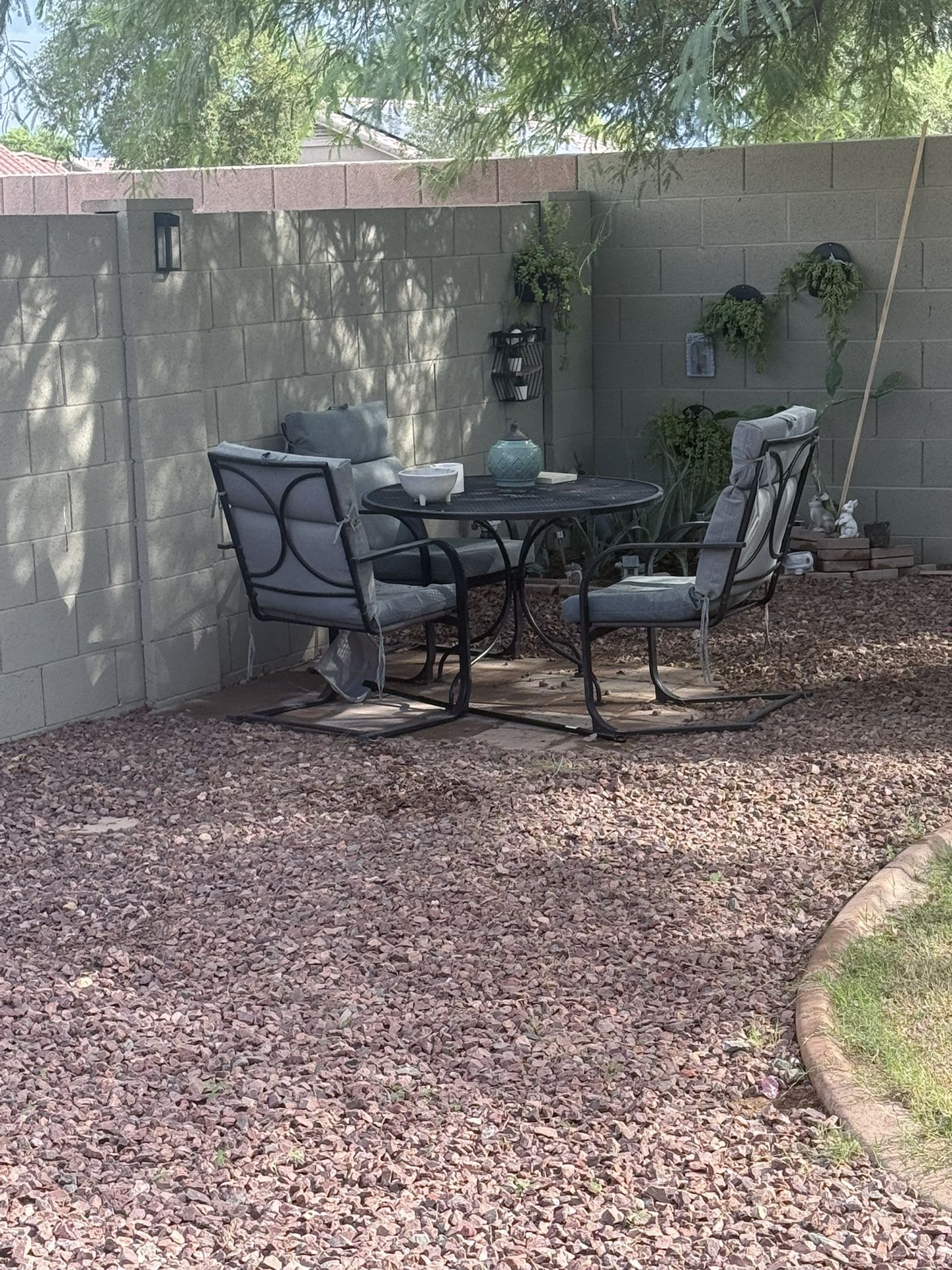 Patio Table Chairs & Cushions 