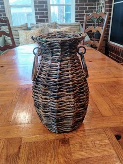 Vintage rattan/wicker hand woven jar 12 inch pls read description