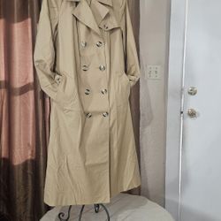 London Fog Gabardina  Size 16  Good Price  Like New 