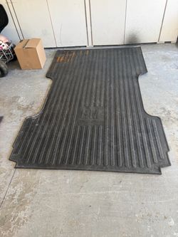Truck bed rubber mat