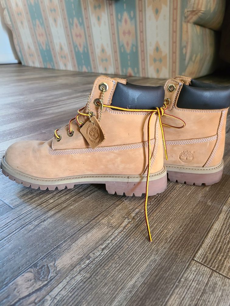 Like new timberland boots