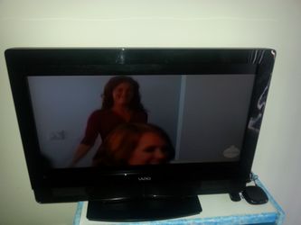 32in vizio flat screen tv,,,but no remote