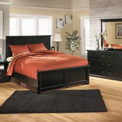 Black 7Pc.-Dresser Mirror Queen Panel Bed 