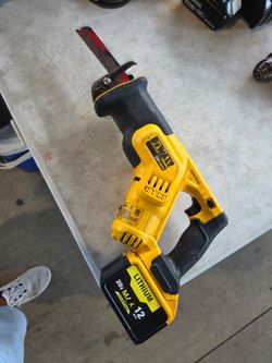 🎈area jersey village 77O41 🎈used 20v saw and 12h batt no charger $80 firme
