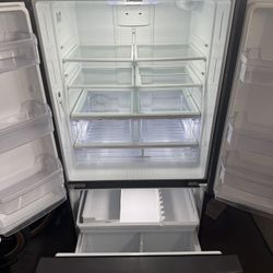 GE Refrigerator With Ice Maker And Water Dispenser 