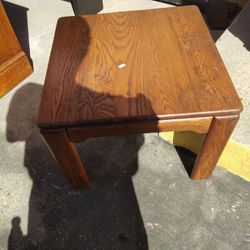 Short Table Stand